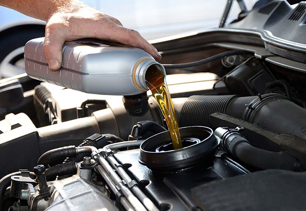 Five Signs It’s Time for an Oil Change for Your Nissan Vehicle