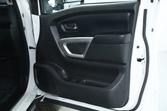 2024 Nissan Titan SV Convenience & Utility Package 4x4