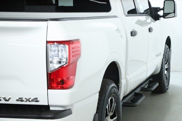 2024 Nissan Titan SV Convenience & Utility Package 4x4