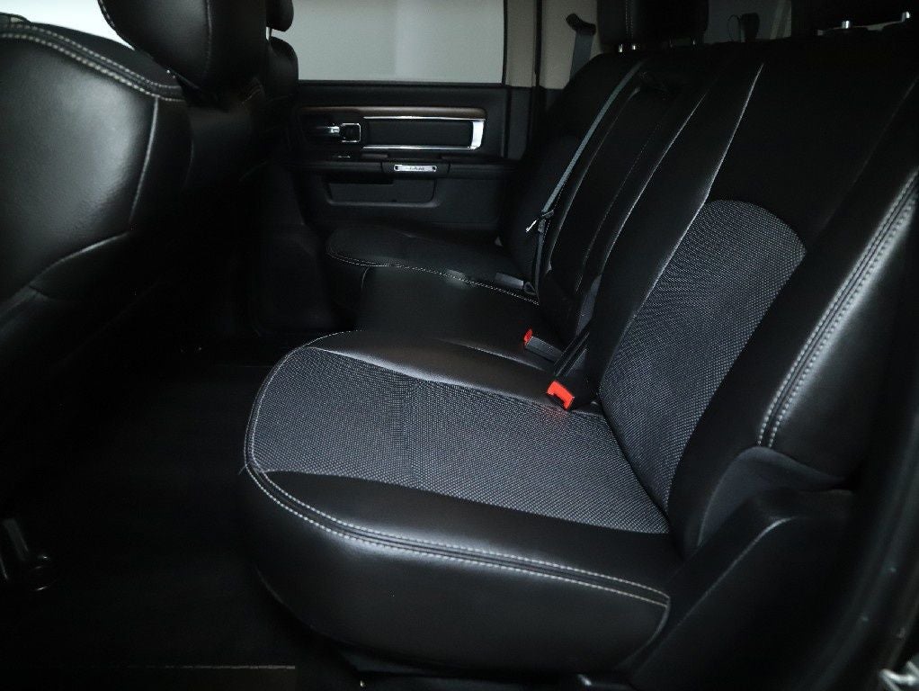 2015 RAM 3500 Laramie Crew Cab Long Bed 4WD