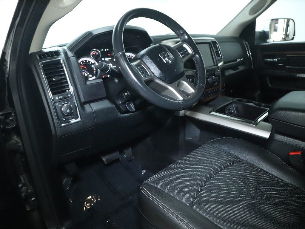 2015 RAM 3500 Laramie Crew Cab Long Bed 4WD