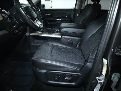 2015 RAM 3500 Laramie Crew Cab Long Bed 4WD
