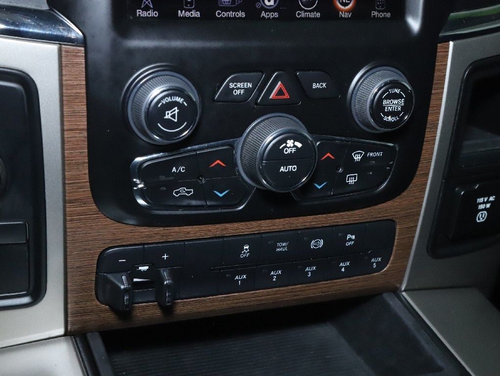 2015 RAM 3500 Laramie Crew Cab Long Bed 4WD
