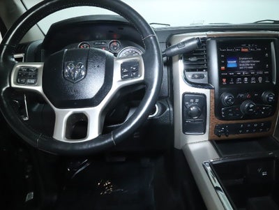 2015 RAM 3500 Laramie Crew Cab Long Bed 4WD