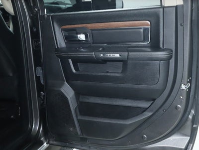 2015 RAM 3500 Laramie Crew Cab Long Bed 4WD