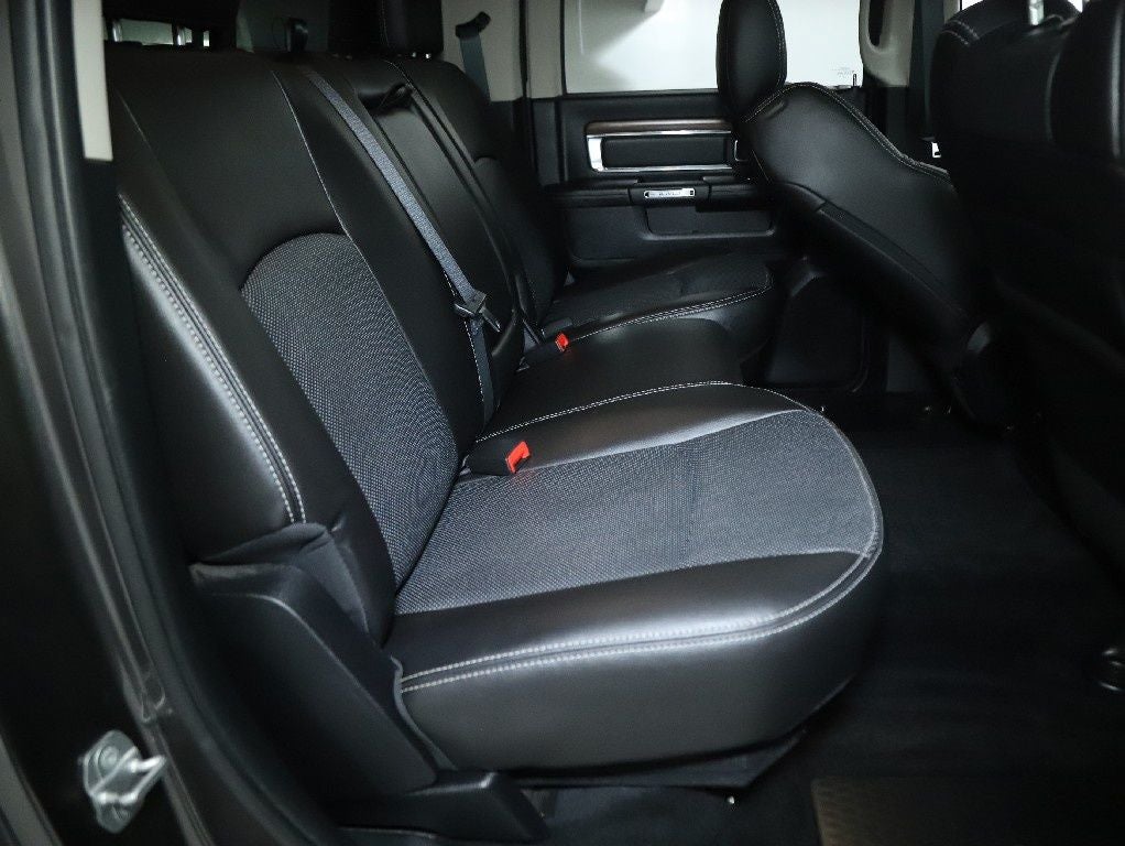 2015 RAM 3500 Laramie Crew Cab Long Bed 4WD