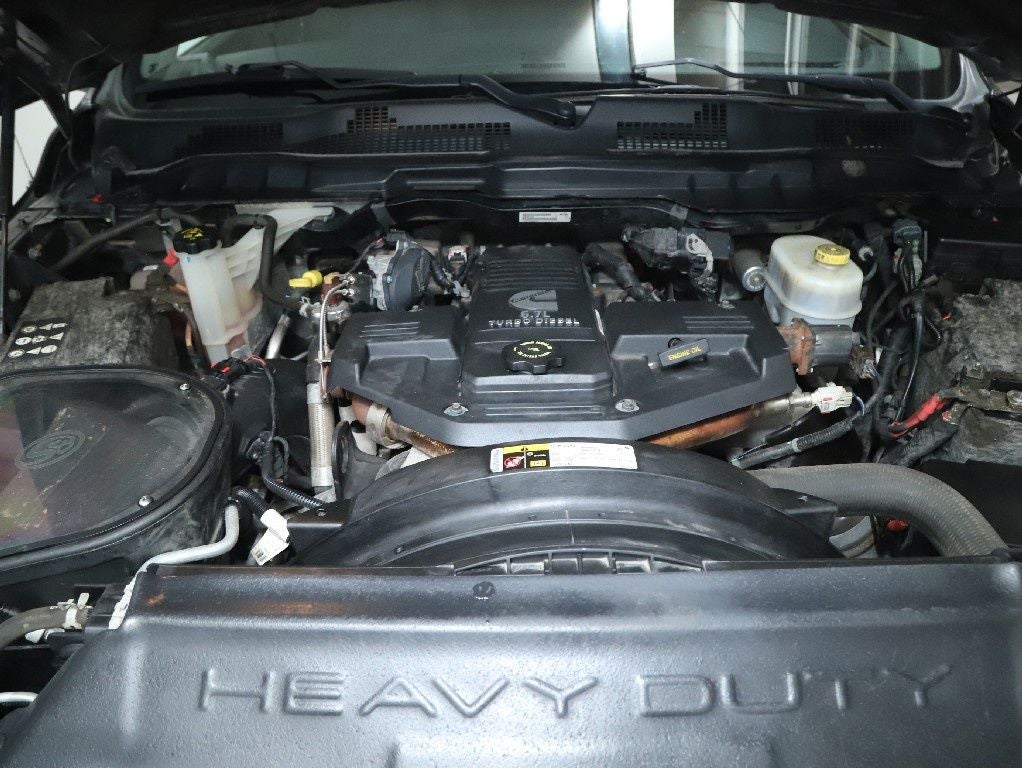 2015 RAM 3500 Laramie Crew Cab Long Bed 4WD