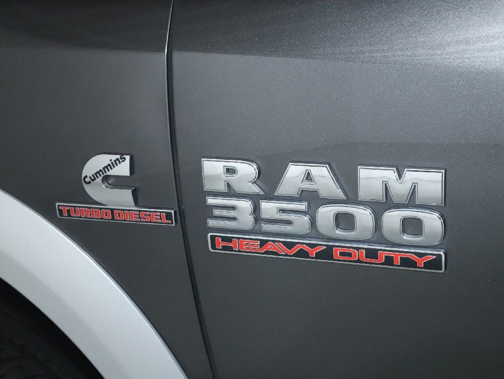 2015 RAM 3500 Laramie Crew Cab Long Bed 4WD