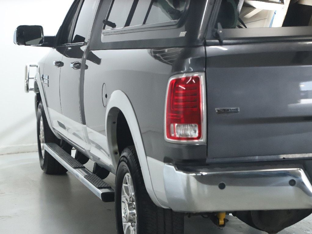 2015 RAM 3500 Laramie Crew Cab Long Bed 4WD