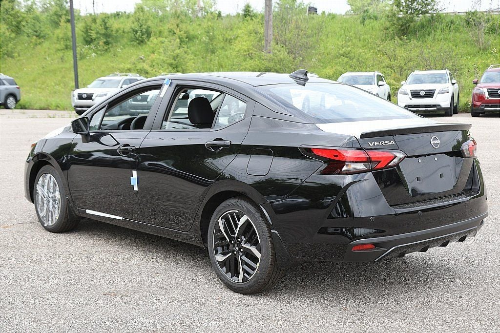 2025 Nissan Versa 1.6 SR