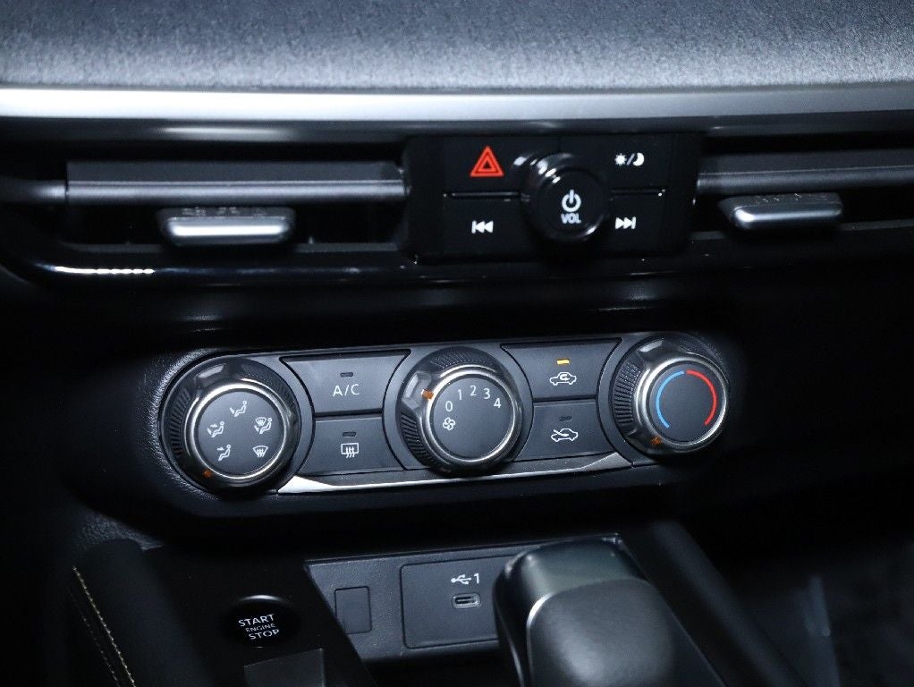 2025 Nissan Kicks SV AWD