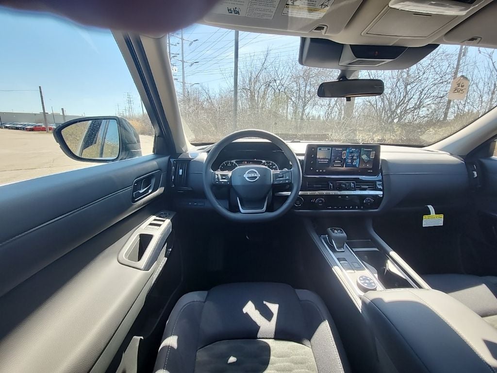 2026 Nissan Pathfinder SV