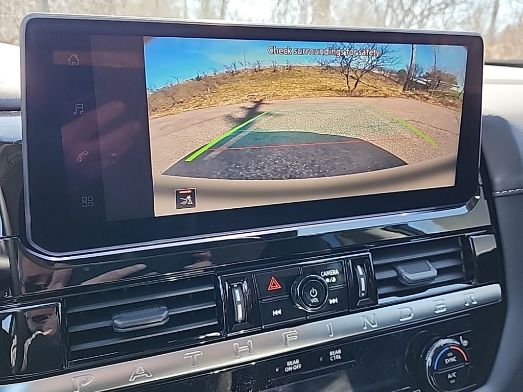 2026 Nissan Pathfinder SV