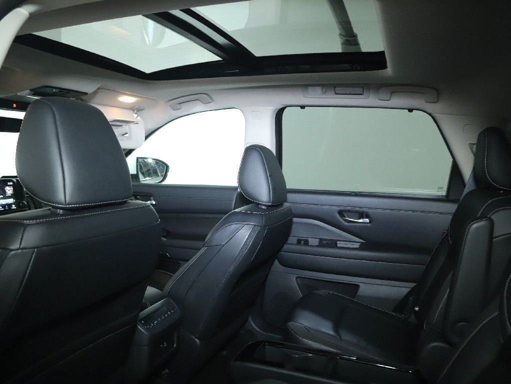 2023 Nissan Pathfinder SL Premium AWD