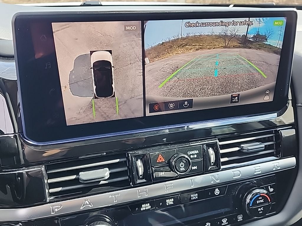 2026 Nissan Pathfinder SL