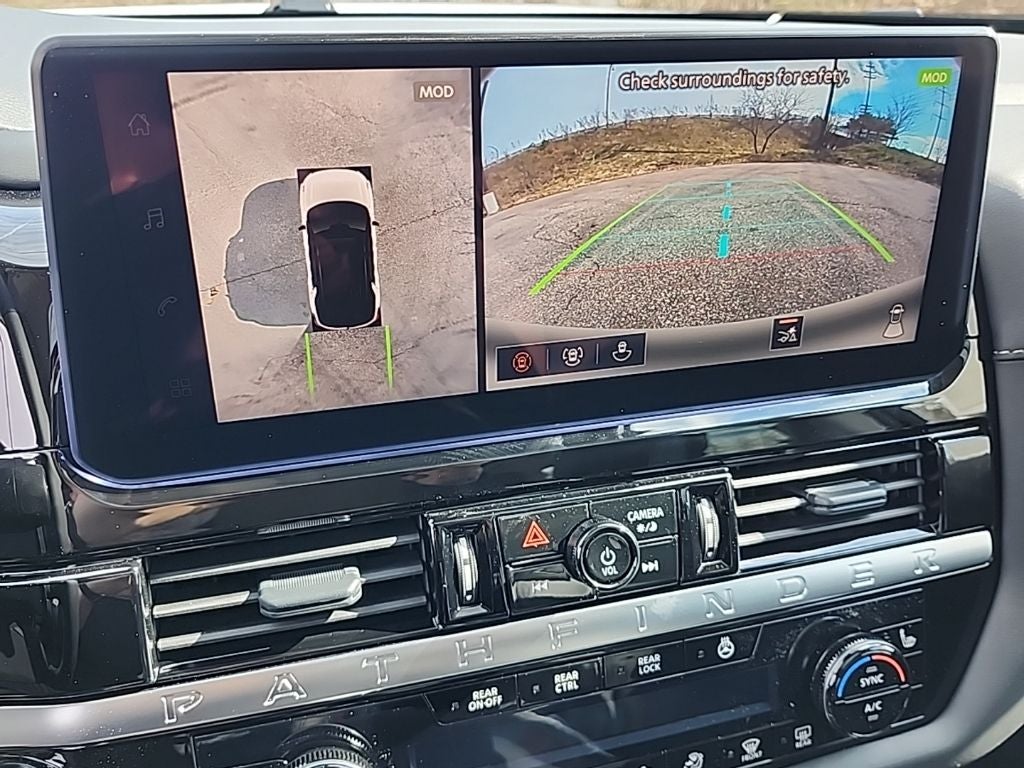 2026 Nissan Pathfinder SL