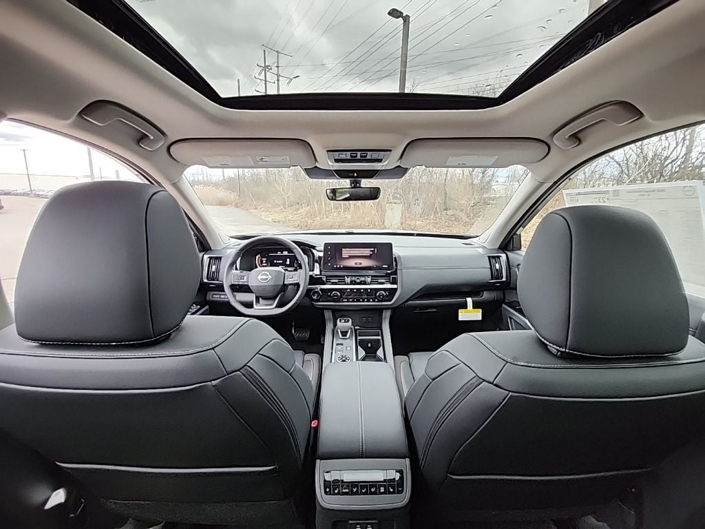 2026 Nissan Pathfinder SL