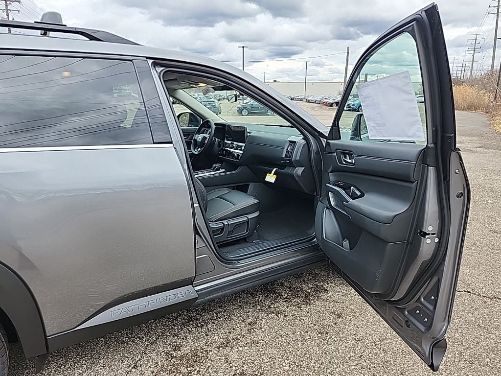 2026 Nissan Pathfinder SL