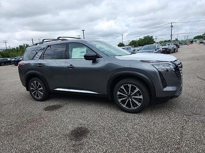 2026 Nissan Pathfinder Platinum