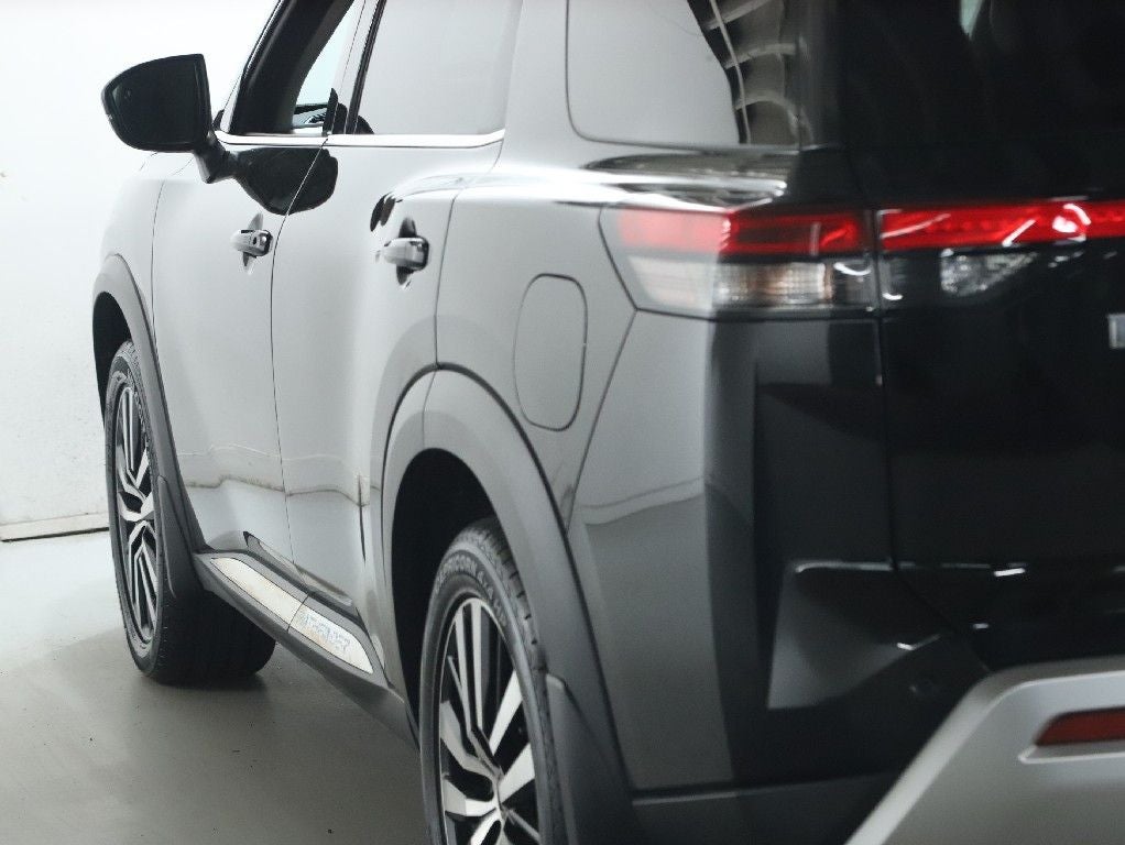 2023 Nissan Pathfinder Platinum AWD