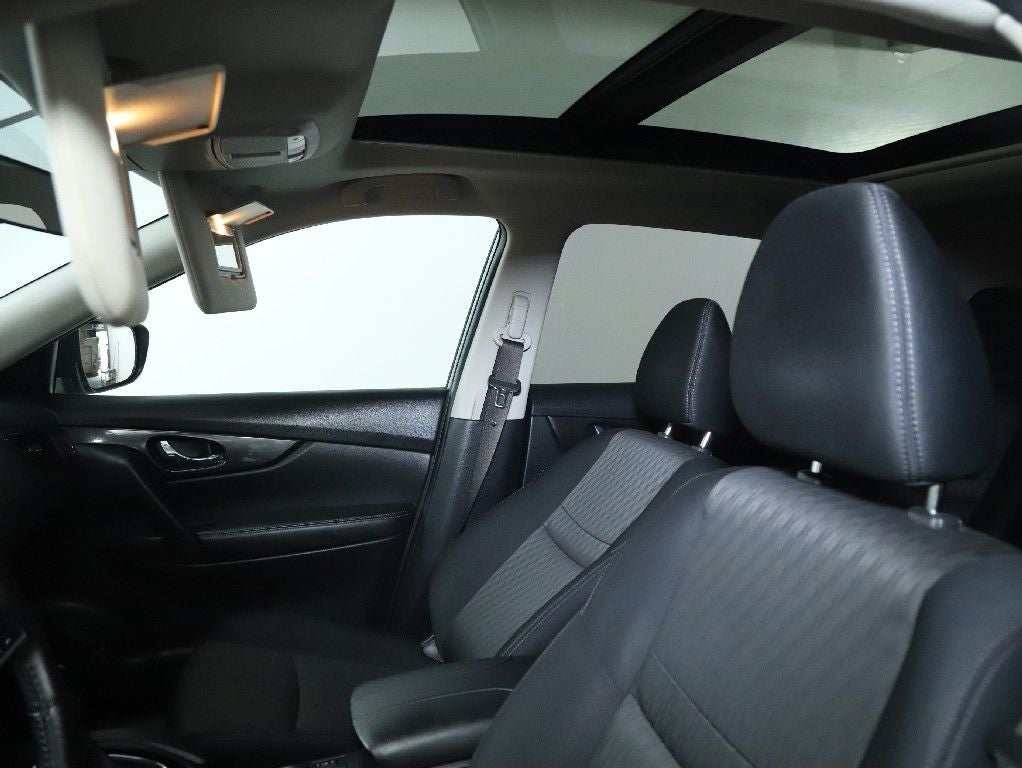 2017 Nissan Rogue SV Sun and Sound Touring AWD