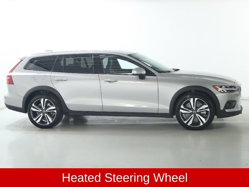 2025 Volvo V60 Cross Country B5 Plus AWD