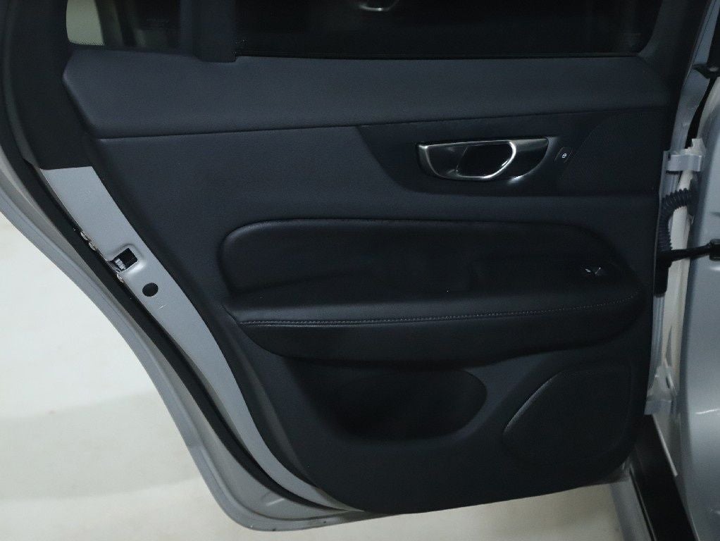 2025 Volvo V60 Cross Country B5 Plus AWD
