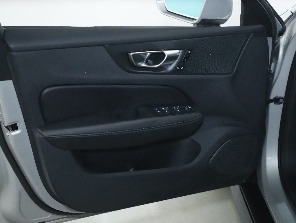 2025 Volvo V60 Cross Country B5 Plus AWD