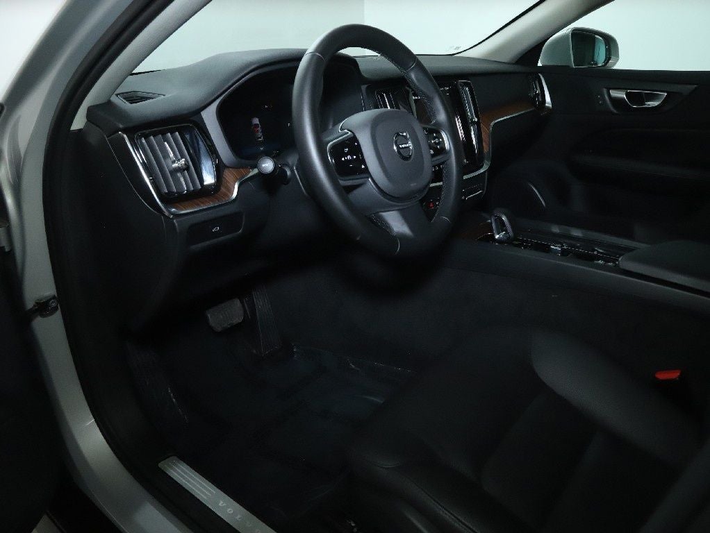 2025 Volvo V60 Cross Country B5 Plus AWD