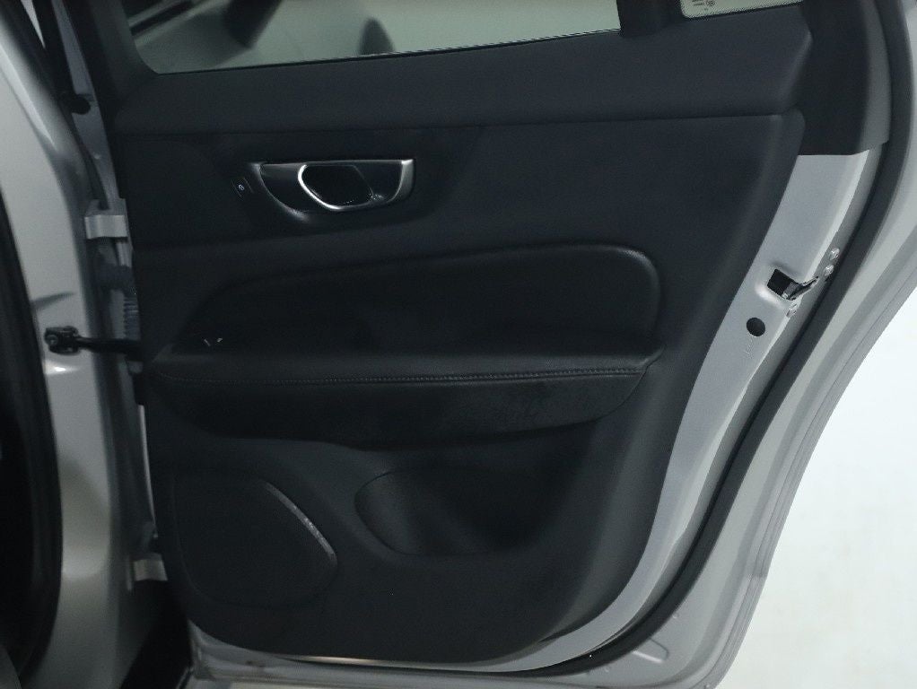 2025 Volvo V60 Cross Country B5 Plus AWD