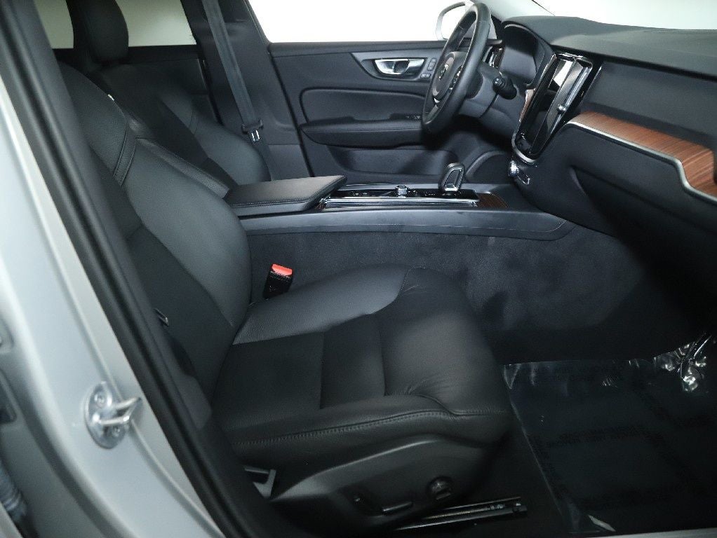 2025 Volvo V60 Cross Country B5 Plus AWD
