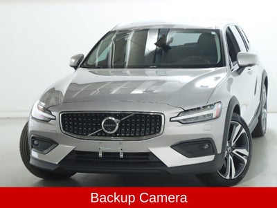 2025 Volvo V60 Cross Country B5 Plus AWD
