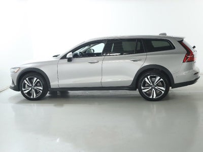 2025 Volvo V60 Cross Country B5 Plus AWD