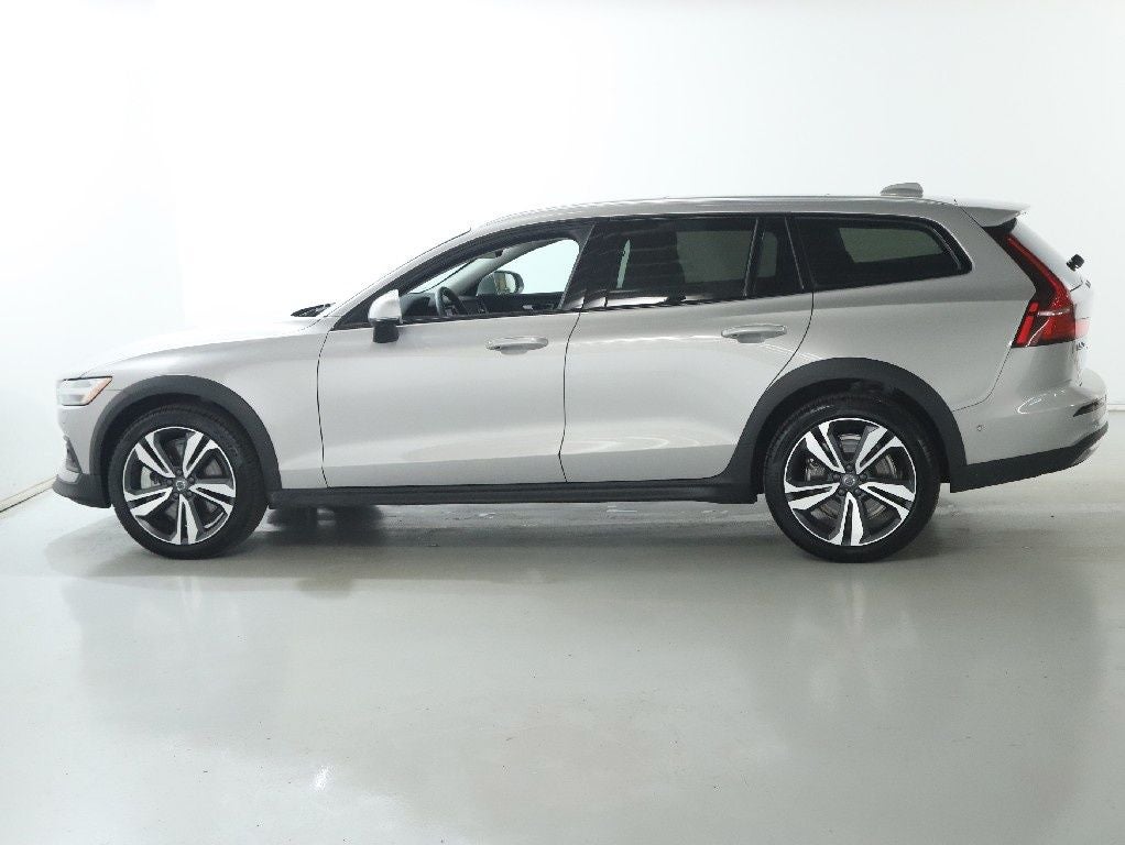 2025 Volvo V60 Cross Country B5 Plus AWD