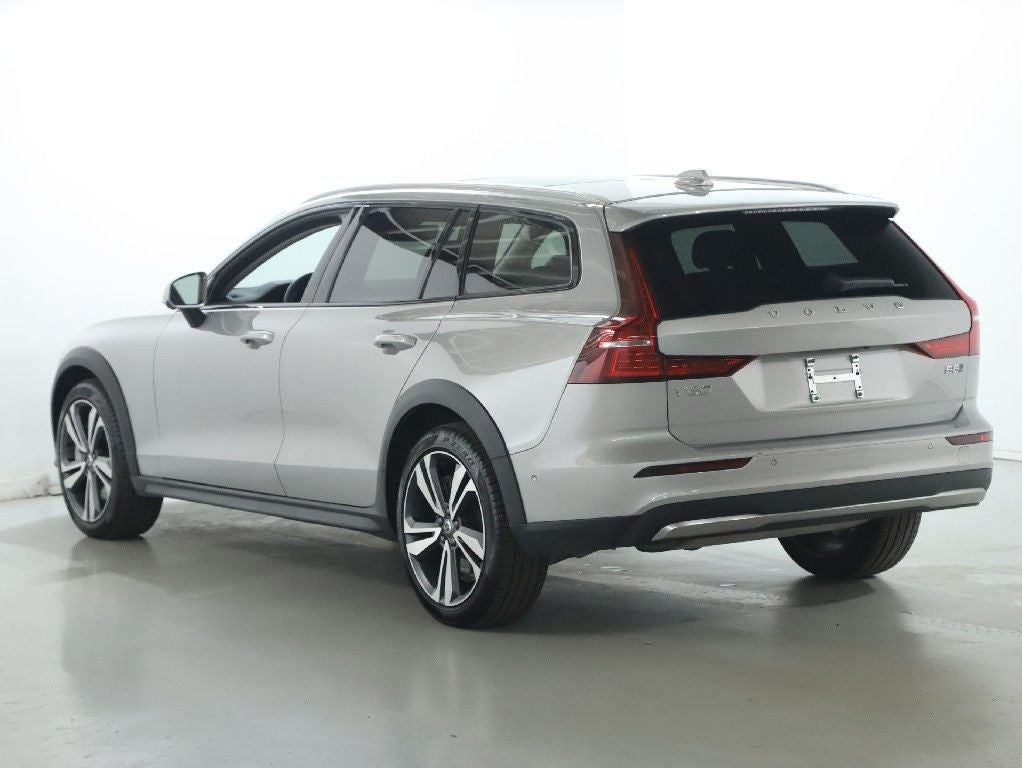 2025 Volvo V60 Cross Country B5 Plus AWD