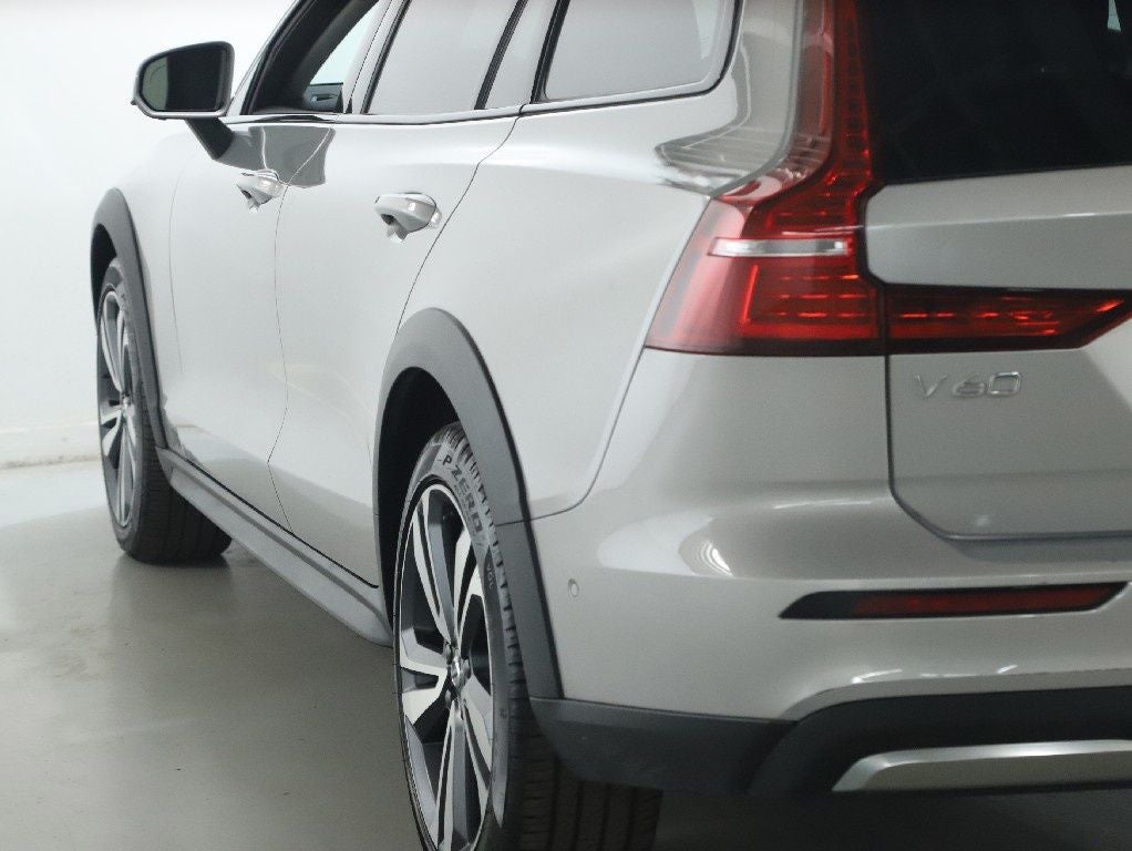 2025 Volvo V60 Cross Country B5 Plus AWD