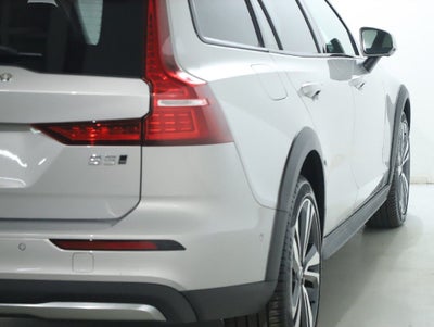 2025 Volvo V60 Cross Country B5 Plus AWD