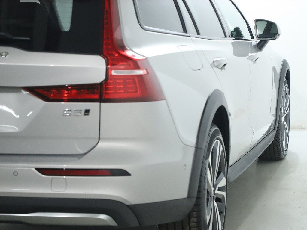 2025 Volvo V60 Cross Country B5 Plus AWD
