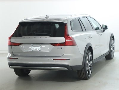 2025 Volvo V60 Cross Country B5 Plus AWD