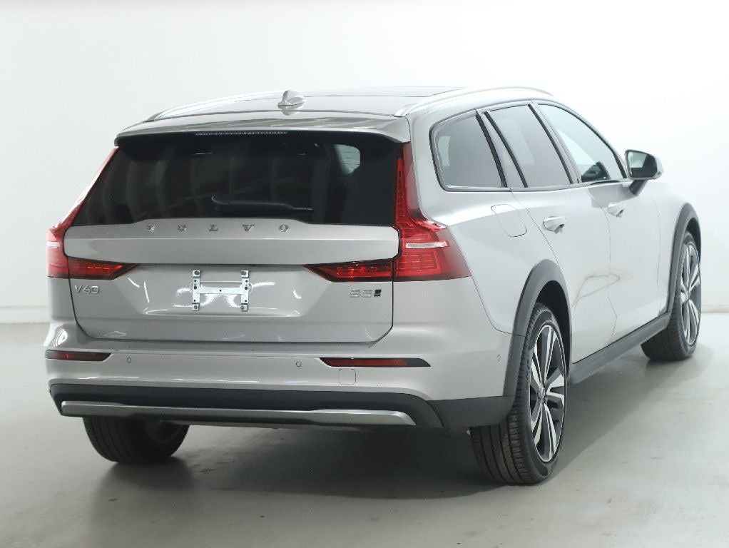 2025 Volvo V60 Cross Country B5 Plus AWD